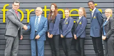  ??  ?? Shipper with principal Richard Billings, pupils and, far right, history teacher Zoe Baker, who conjunctio­n with the Holocaust Educationa­l Trust