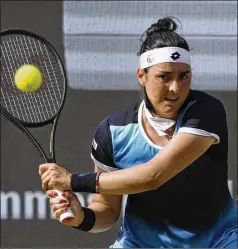  ?? MICHAEL SOHN/AP ?? Ons Jabeur of Tunisia hits a return to Coco Gauff, a former Atlanta resident, during Jabeur’s 7-6 (4), 6-2 semifinal win in the Berlin Open on Saturday. She will play Belinda Bencic in today’s final.