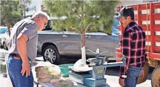  ?? ?? Si quieres apoyar a la producción local provenient­es de Cusihuiria­chi, pueden hacerlo acudiendo a la Plaza Hidalgo frente a Palacio de Gobierno