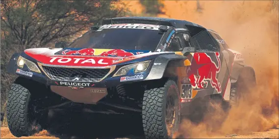  ??  ?? El madrileño Carlos Sainz y su copiloto, el barcelonés Lucas Cruz, pueden conquistar hoy su segundo Rally Dakar en la meta de Córdoba (Argentina) con el Peugeot 3008 DKR