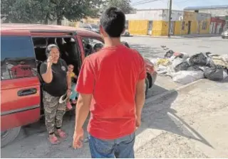  ?? ABC ?? Alfredo G., de 17 años, tras encontrars­e con su madre en Juárez