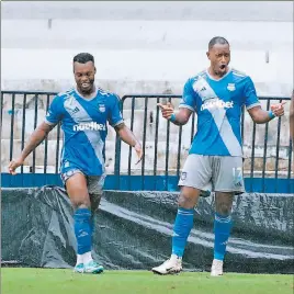  ?? CORTESÍA / TOMADA DE @CSEMELEC ?? Destacado. Ayoví (c) selló la remontada azul en el último amistoso ante Orense.