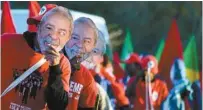  ?? EVARISTO SA AGENCE FRANCE-PRESSE ?? Des membres du Mouvement des sans-terre ont défilé le 14 août près de Brasília avec des masques de Lula pour réclamer la libération de l’ancien président brésilien.