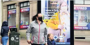  ?? Picture: Steve Bould ?? PROTECTION: Shoppers in Hanley ahead of the Tier Two change.