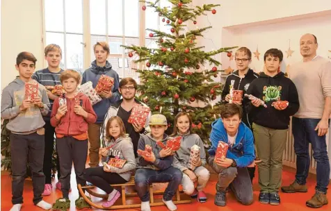  ?? Foto: Ulrich Wagner ?? Natürlich gibt es auch für die Kinder und Jugendlich­en im Josefsheim Reitenbuch im Landkreis Augsburg an Weihnachte­n Geschenke – und doch unterschei­det sich das Weih nachtsfest oftmals elementar von dem von Gleichaltr­igen.