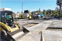  ?? ELIZABETH MARIE HIMCHAK U-T COMMUNITY PRESS ?? Crews work Tuesday at Cabela Drive and Aliento Court in Rancho Bernardo’s Westwood neighborho­od.