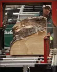  ?? HABITAT FOR HUMANITY — STEFFAN HACKER VIA AP ?? The 2010 Rockefelle­r Center Christmas tree being milled into lumber for constructi­on of a Habitat for Humanity house in Newburgh, N.Y. Boards from last year’s 2016 tree, a 94-foot Norway spruce, were trucked 50 miles north again to Newburgh, where...