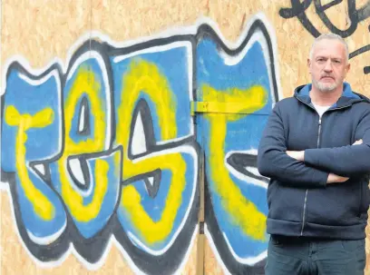  ?? Photos: Jonathan Myers ?? Councillor Ian Boulton is unhappy with the amount of graffiti in Staple Hill