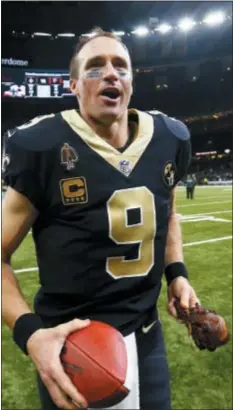  ?? BUTCH DILL — THE ASSOCIATED PRESS ?? Saints quarterbac­k Drew Brees runs off the field with a turkey drumstick after a Thanksgivi­ng win over the Falcons in New Orleans.