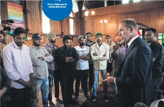  ?? Picture / Jason Oxenham ?? Andrew Little told the group of Indian students at Ponsonby’s Auckland Unitarian Church the minister can still block their deportatio­n.
