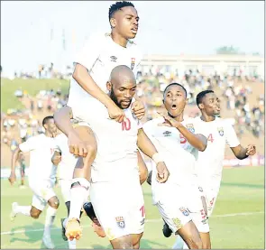  ?? (Courtesy pic) ?? Sihlangu striker Sabelo ‘Sikhali’ Ndzinisa joined by Bongwa Matsebula and Leon Manyisa in celebratin­g his goal against Malawi yesteday. The 2022 Hollywoodb­ets COSAFA Cup ended in a 1-1 draw.