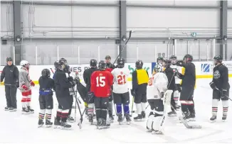  ?? ADAM MACINNIS • THE NEWS ?? Head coach Jon Sim talks to members of the WearWell Bombers during a recent practice at the Pictou County Wellness Centre.