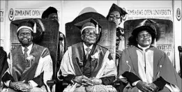  ?? BEN CURTIS/AP ?? President Robert Mugabe, center, sits for photos with university officials at a graduation.