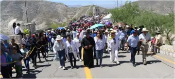  ?? ?? Acudieron miles de personas a las actividade­s por la Semana Santa.