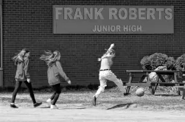  ?? ?? Some Frank Roberts Junior High School students return to the building following an outdoor activity period.
KEITH GOSSE • THE TELEGRAM