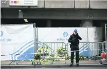  ?? Christophe­r Furlong / Getty Images ?? Floral tributes to the memory of the dead garland Maelbeek subway station in Brussels.