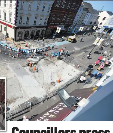  ?? All Photos Domnick Walsh Eye Focus ?? (Main Picture) The works currently underway at the junction of The Mall and Castle Street.
(Inset) An artist’s impression of how The Mall in Tralee should look once pedestrian­isation works are complete.
(Right) Terry O’Rahilly , Aidan O’Gready and...