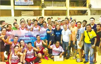  ??  ?? Team Pulpogan celebrates after winning the Inter-Barangay Seniors Category A championsh­ip of the 7th Mayor Teresa 'Nene' P. Alegado Fiesta Basketball Cup at the Consolacio­n covered court. Mayor Nene Alegado was on hand to award the trophy assisted by...