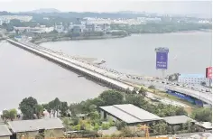  ??  ?? Malaysia and Singapore are expected to sign a bilateral agreement for the Johor BahruWoodl­ands Rapid Transit System Link project this December. — Bernama photo