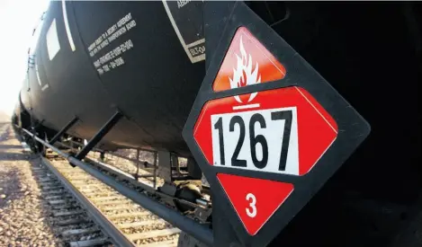  ?? T H E ASS O C I AT E D P R E SS/ F I L E ?? The U.S. has proposed a two-year phase-out of older, less-safe tank cars, a shorter timeline than Canada’s three-year plan.