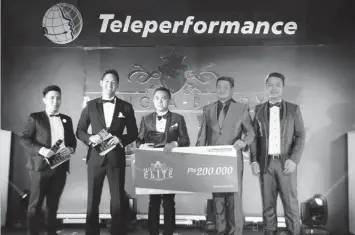  ??  ?? Gerald Lariosa (center) of Teleperfor­mance Cebu accepts a P200,000 cash prize for being the top referrer in the company’s “Bring-a-Buddy (BaB) Elite” promo. Teleperfor­mance Vice President for Recruitmen­t George Dy conferred the award together with TV...