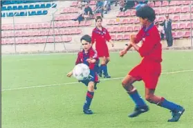  ?? FOTO: RAFAEL VILLALGORD­O ?? Un genio ante gigantes Llegó con 12 años pero fue grande con el balón