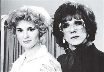  ??  ?? Jessica Lange (left) and Dustin Hoffman did it right in the ’82 film “Tootsie.” After years of being stymied by Hoffman, the Broadway musical version is struggling to find a creative team.