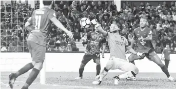  ??  ?? Sarawak goalkeeper Mohd Shahril Sa’ari deflects a shot during the Malaysia Cup Group D match at Tan Sri Hassan Yunos Stadium in Larkin. — Bernama photo