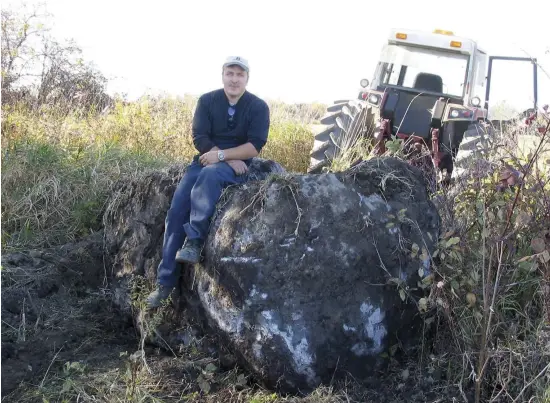  ?? PHOTO D’ARCHIVES TIRÉE DE FACEBOOK ?? Andrew Schueppel, un fermier de Godmanches­ter en Montérégie, a avoué avoir fait passer la frontière à des tonnes de cannabis.