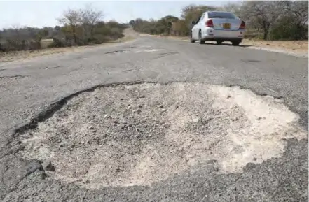  ?? ?? The Cross Dete — Binga road is often busy with fish traders from Bulawayo and other parts of the country travelling between the two centres.