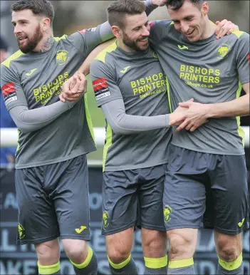  ?? PICTURE: Mike Capps ?? HAPPY DAYS: Jason Prior, right, receives the plaudits for his goal