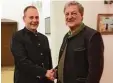  ?? Foto:Riedel ?? Auch das Höchstädte­r Forum, rechts Vorsitzend­er Gerhard Polifka, unter stützt Matthias Letzing (links).