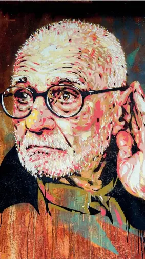  ??  ?? Ritratto Il volto di Mario Monicelli in un murales realizzato dall’artista Diavù a Roma