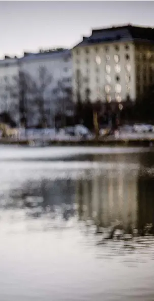  ?? FOTO: RICHARD NORDGREN ?? Ville Pusa har inte varit i rampljuset på nästan två decennier, men han har jobbat med musik hela tiden. Nu har känslan för att göra egen musik infunnit sig igen. – Det känns fantastisk­t att göra comeback, säger han.