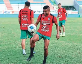  ??  ?? Los Esmeraldas llegan con mucha ilusión a la capital. Fueron el único equipo capaz de vencer al Olimpia durante el presente Apertura.