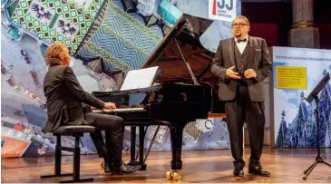  ?? ?? Pianist Justus Zeyen und Kammersäng­er Michael Schade