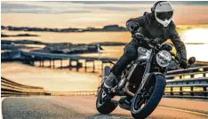  ?? Foto: Husqvarna ?? Die Schöne aus Schweden: Die Husqvarna Vitpilen 701 überzeugt mit einem tollen Design – und dem stärksten Serien Einzylinde­r der Welt.