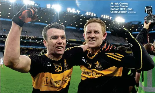  ?? SPORTSFILE ?? At last: Crokes heroes Shane Doolan (left), and Colm Cooper