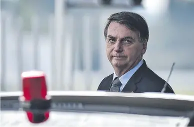  ??  ?? En las últimas semanas el gobierno de Jair Bolsonaro ha estado envuelto en diferentes polémicas renuncias de miembros de su gabinete.