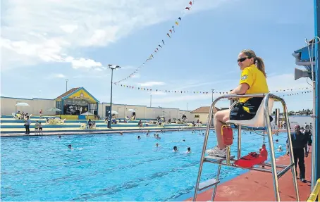  ?? Picture: Kim Cessford. ?? A man in his seventies was given first aid after being pulled from Stonehaven Open Air pool.