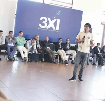  ??  ?? ► El encuentro reunió representa­ntes locales con el empresaria­do nacional.