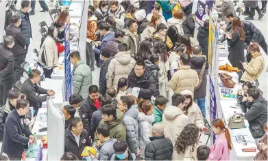  ?? AFPPIC ?? People attending a job fair in the central China city of Zhengzhou. –