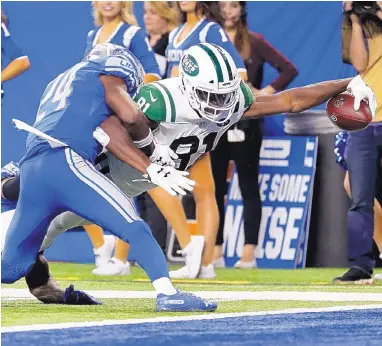  ?? RICK OSTENTOSKI/ASSOCIATED PRESS ?? New York receiver Quincy Enunwa (81) reaches to score a touchdown in the third quarter of the Jets’ 48-17 win over the Detroit Lions Monday night.