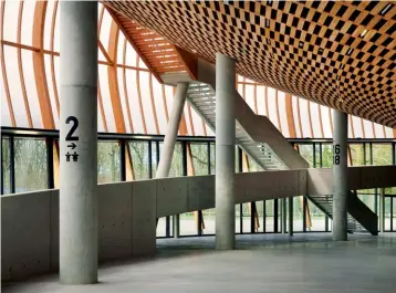  ??  ?? (From top) Bernard Tschumi; the winding interior design of Zénith de Rouen encourages its inhabitant­s to ow harmonious­ly throughout the building
(Opposite page) The sweeping curves are highlights of the exteriors of Zénith de Rouen