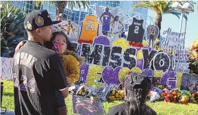  ?? RKEITH BIRMINGHAM/ASSOCIATED PRESS ?? Fans young and old come out to honor the life of Kobe Bryant in front of a makeshift memorial outside of the convention center next to LA’s Staples Center on Tuesday.