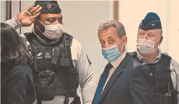  ?? FOTO: AFP ?? El expresiden­te Nicolas Sarkozy al llegar al juzgado donde ayer escuchó su condena.