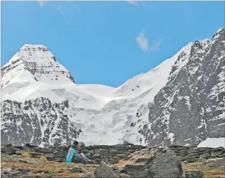  ?? MARTÍN ALIPAZ / EFE ?? Terrible. Los glaciares bolivianos del Tuni Condoriri desaparece­n poco a poco debido al cambio climático.