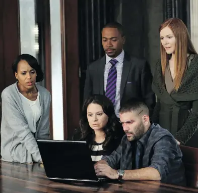  ?? DANNY FELD / ABC FILES ?? Kerry Washington, left, calls her team of lawyers, hackers and assassins (including, clockwise from top left, Columbus Short, Darby Stanchfiel­d, Guillermo Diaz and Katie Lowes) her “gladiators in suits.”