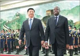  ?? WANG ZHUANGFEI / CHINA DAILY ?? President Xi Jinping accompanie­s Burkina Faso’s President Roch Marc Christian Kabore at a welcoming ceremony on Friday at the Great Hall of the People in Beijing.