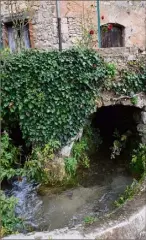  ??  ?? la sortie d’eau d’un ancien moulin à farine (gardé quasiment en l’état par son propriétai­re).